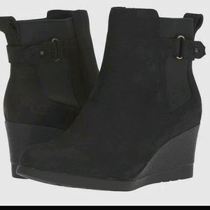 Uggs leather edge fur lined boots 6.5